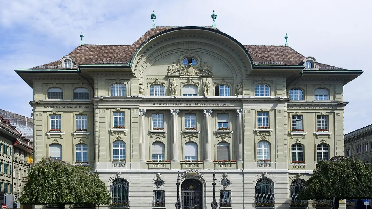Fachada de un edificio bancario